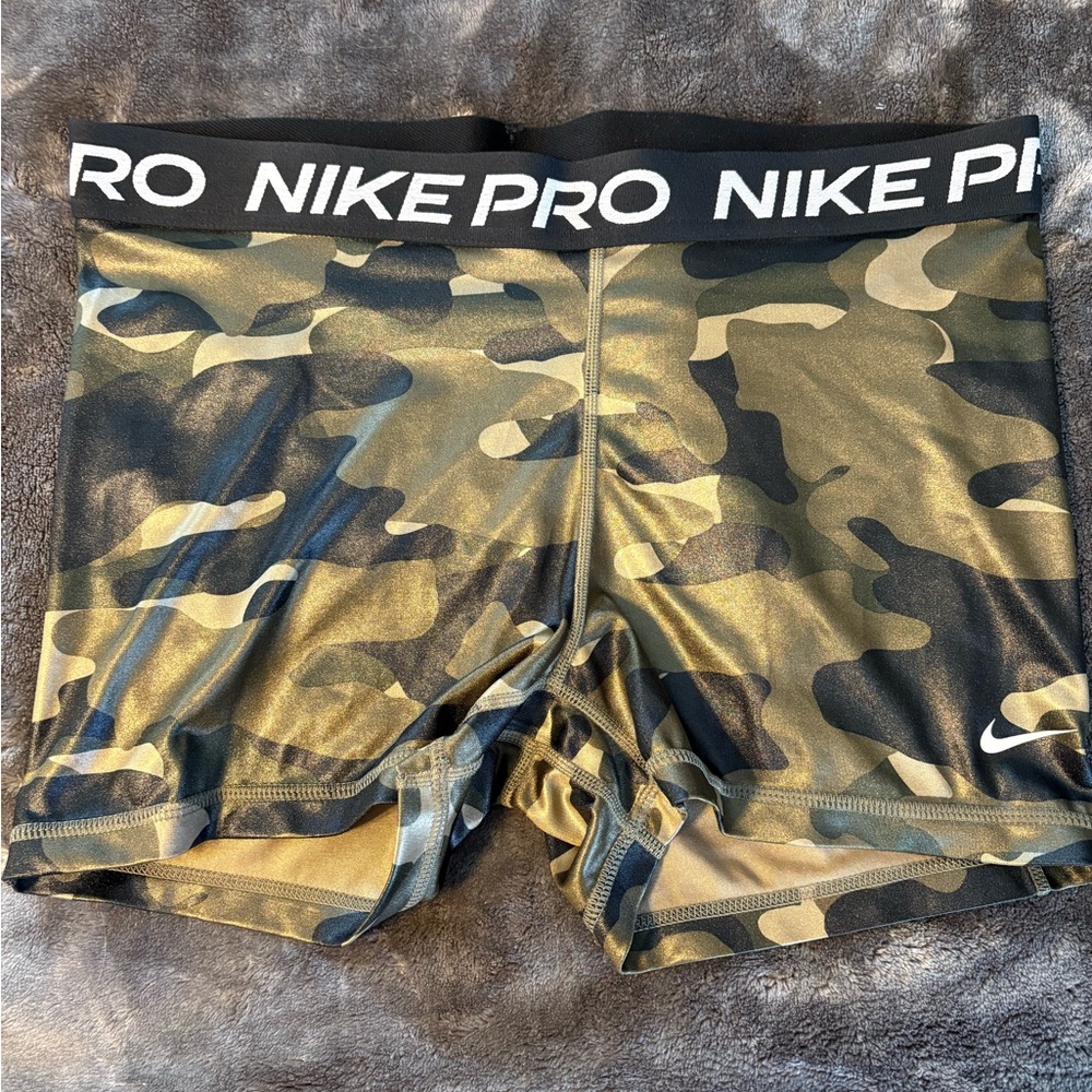 Women’s Nike Pro Dri-FIT Camo Shorts